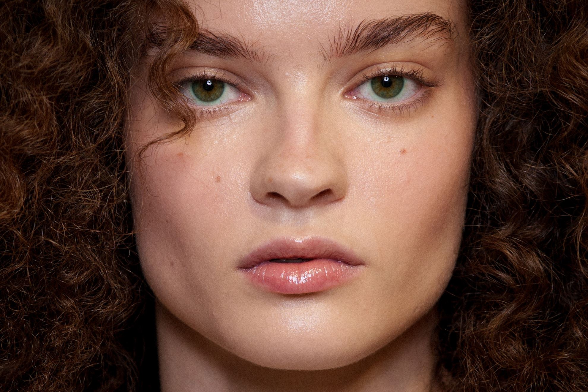 Σταγόνες Νεότητας: 3 πολλά υποσχόμενα προϊόντα για την πιο αποτελεσματική ρουτίνα αντιγήρανσης