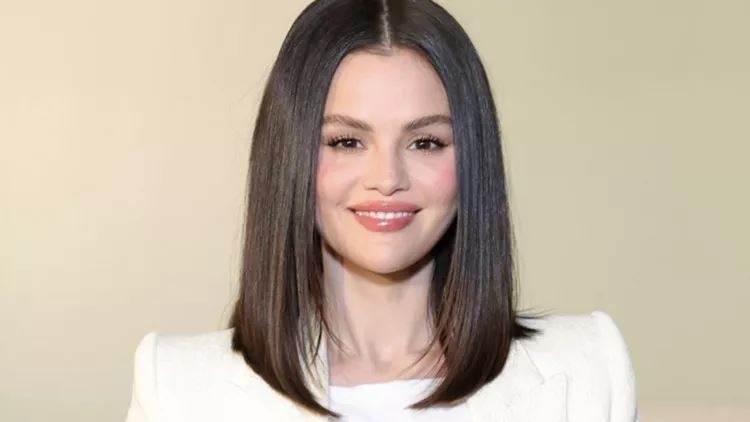 Mocha Rose Nails: Το χρώμα που έκανε viral η Selena Gomez και θα φορέσουμε όλες το φθινόπωρο