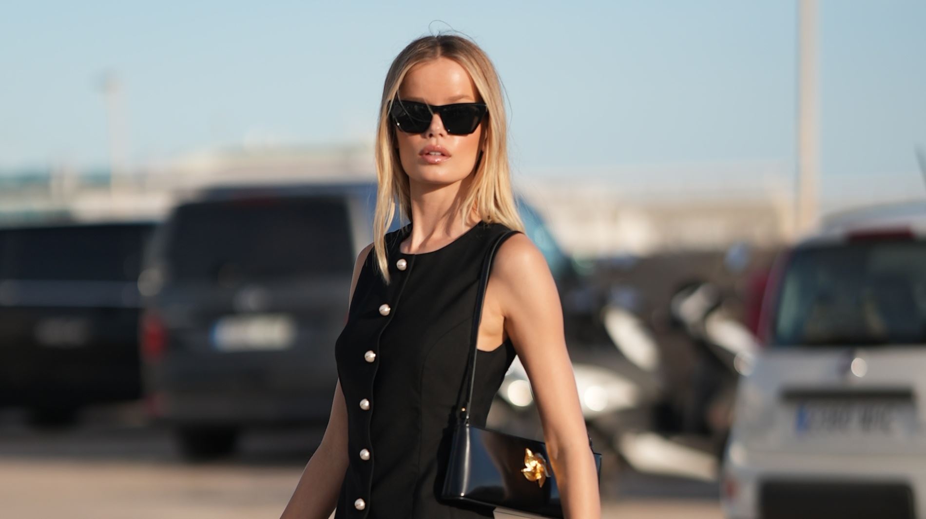 Hot item: Αυτό το λινό γιλέκο από MANGO είναι ό,τι πιο chic για το γραφείο