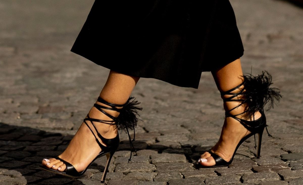50% έκπτωση: Τα designer μαύρα πέδιλα που είναι ευκαιρία να αποκτήσεις τώρα