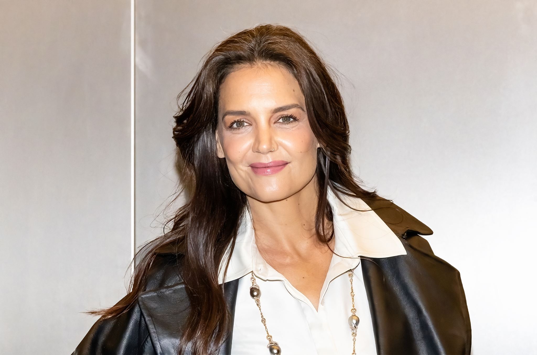 Ανανεωμένη η Katie Holmes! Το λαμπερό χρώμα και το καλοκαιρινό χτένισμα που υιοθέτησε για τα μαλλιά της