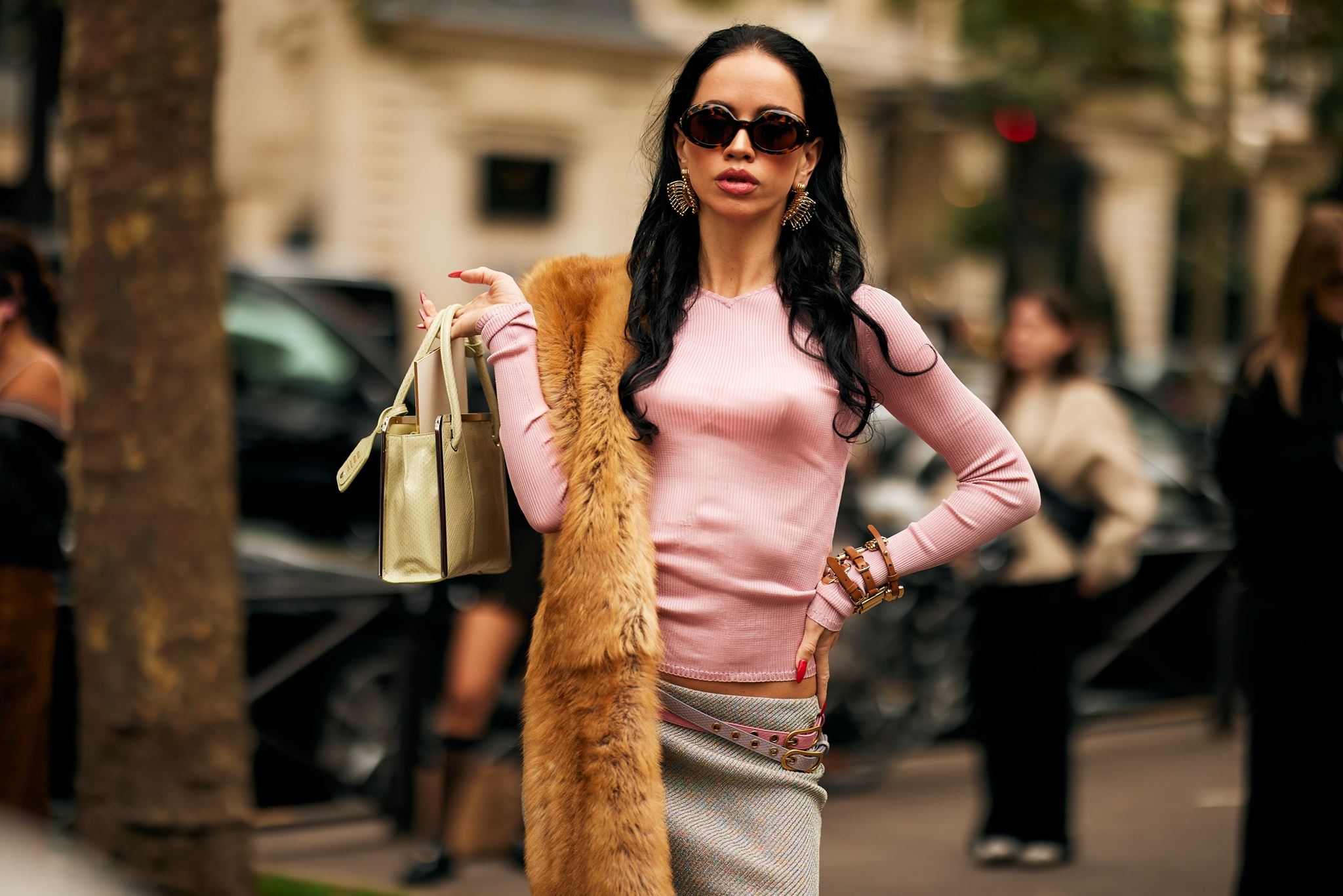 Πώς να προσθέσεις χρώμα στα φθινοπωρινά σου outfits;