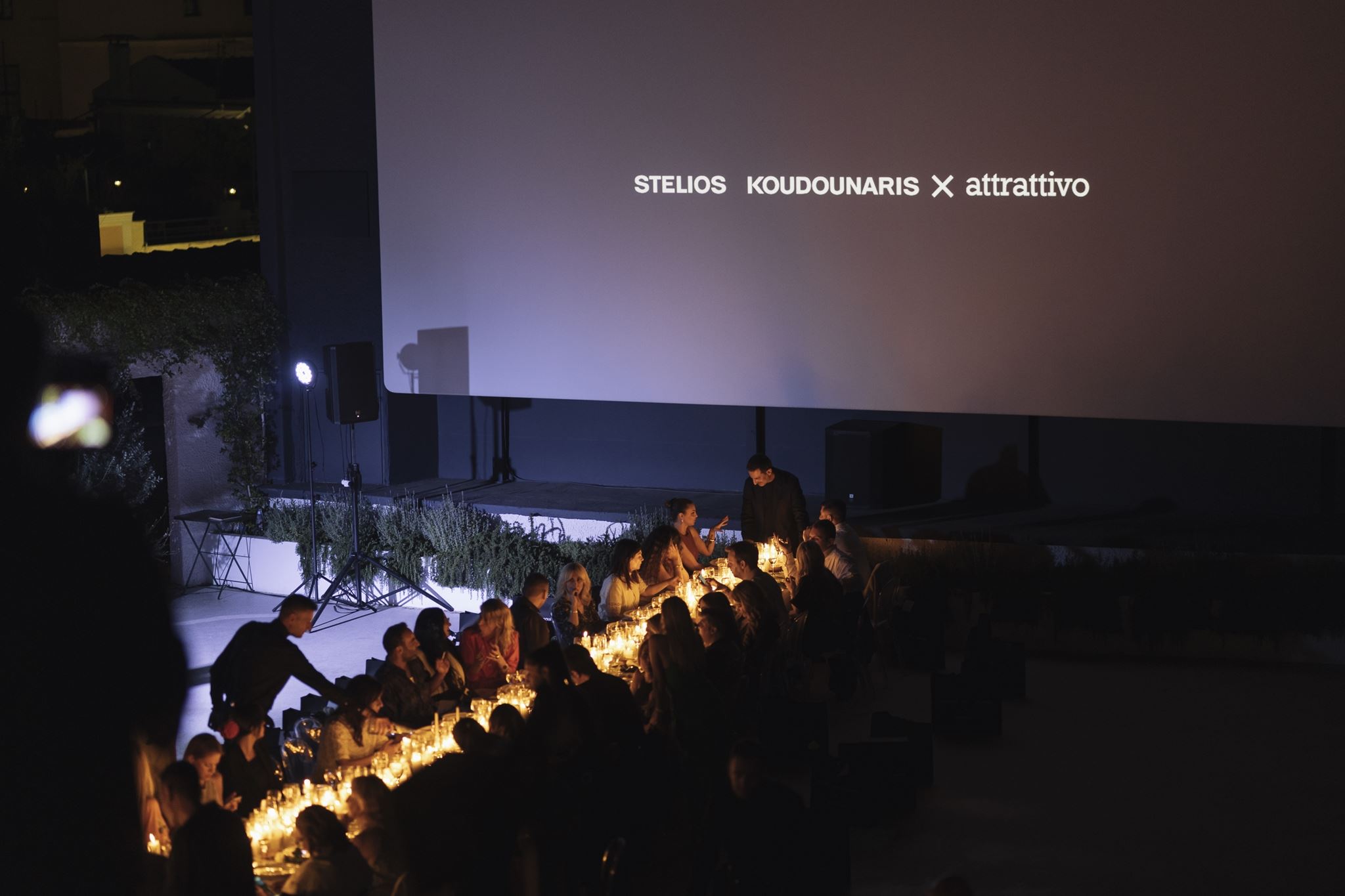 Stelios Koudounaris x attrattivo: Η capsule συλλογή παρουσιάστηκε σε ένα exclusive private dinner στον ιστορικό θερινό κινηματογράφο Cine Paris