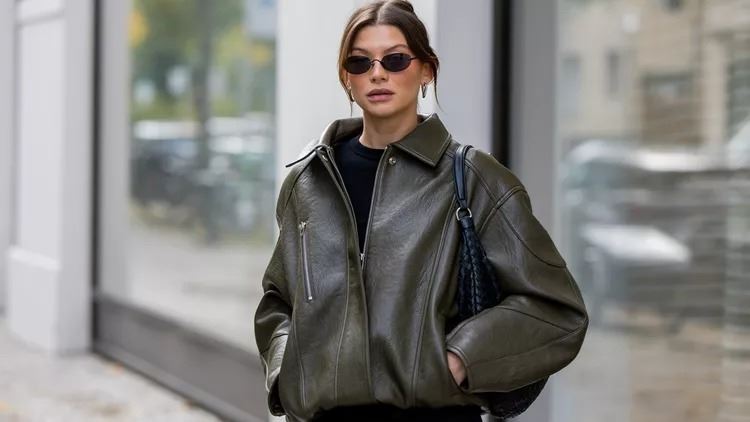 Κρυώνεις πολύ; Το καφέ oversize μπουφάν από τη Stradivarius που θα σε κρατάει πάντα ζεστή