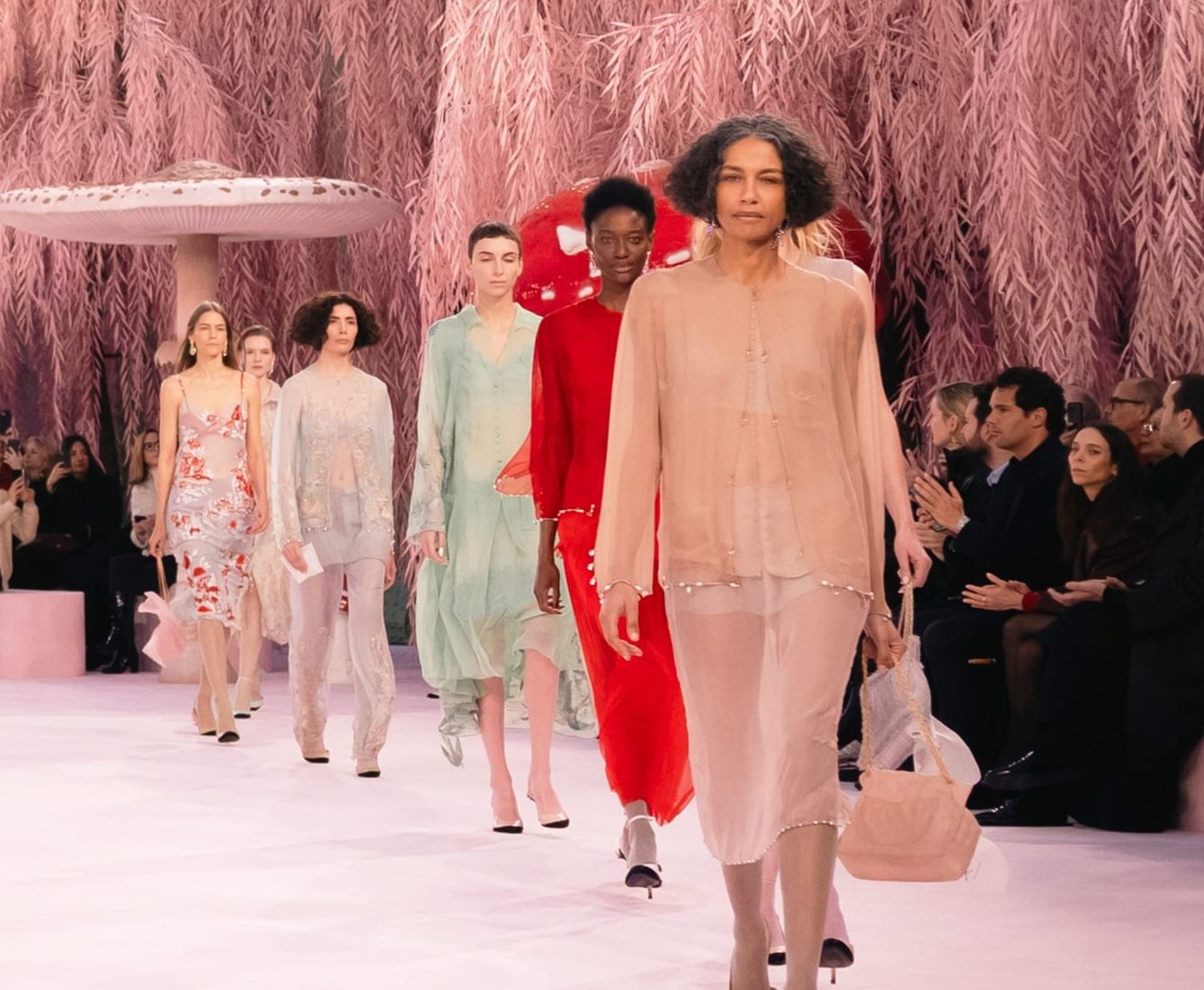 Chanel Haute Couture SS26: Το απελευθερωτικό πέταγμα του Matthieu Blazy στον οίκο Chanel