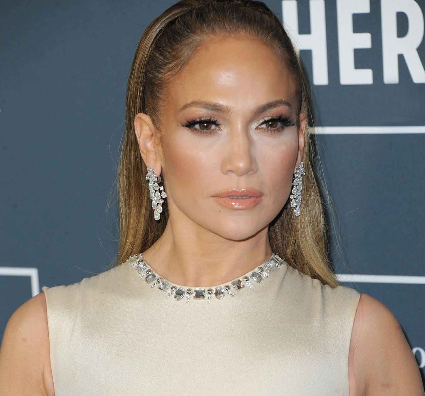 Η Jennifer Lopez έφερε ξανά στα trends αυτό το αμφιλεγόμενο σχήμα στο μανικιούρ