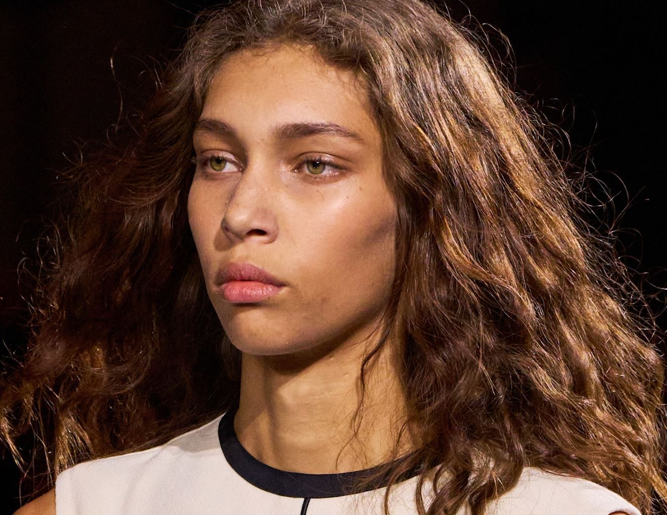 Το χτένισμα που θα δούμε περισσότερο το 2026 επιστρέφει από τα 90s