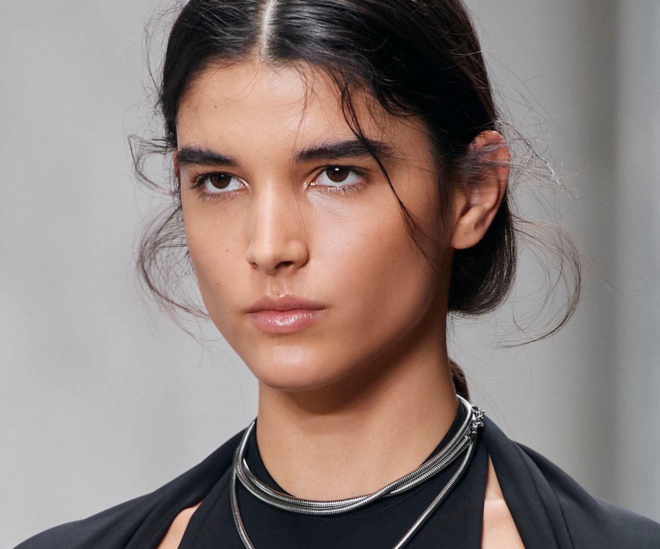 Έχεις καστανά ή πράσινα μάτια; Με αυτό το makeup tip θα αναδείξεις το χρώμα τους