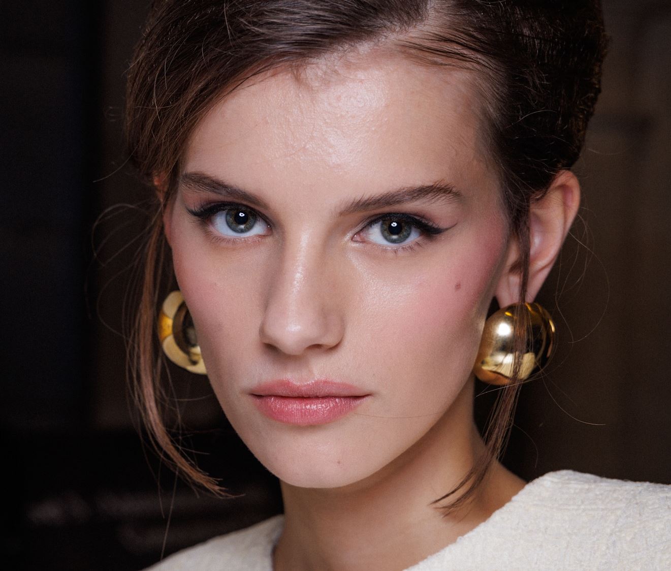 Aυτό το περλέ eyeliner από τα Zara κοστίζει μόνο 10 ευρώ και μπορεί να κάνει κάθε beauty look ανάρπαστο