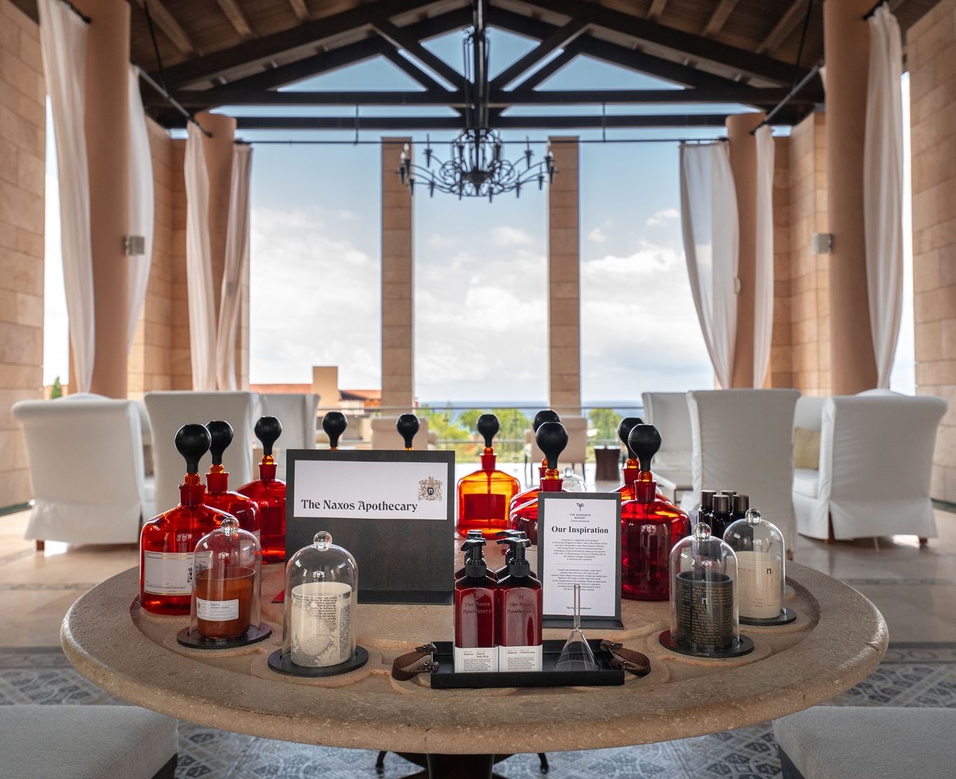 Romanos by the Naxos Apothecary: Ένα ταξίδι ευεξίας εμπνευσμένο από τη γη της Μεσσηνίας