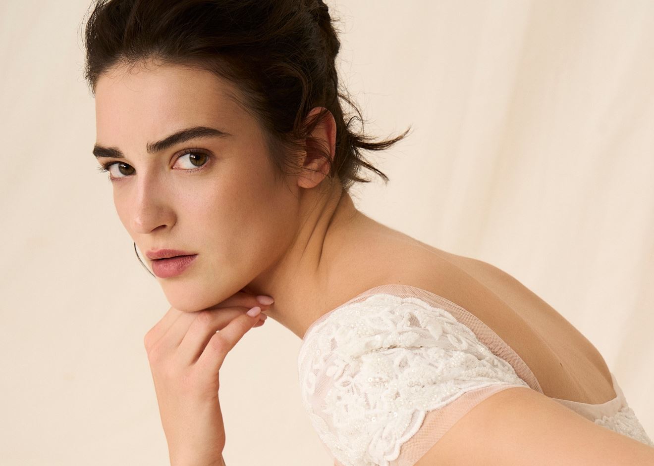 Blush Draping: Αυτή η viral τάση στο μακιγιάζ επιστρέφει από το παρελθόν