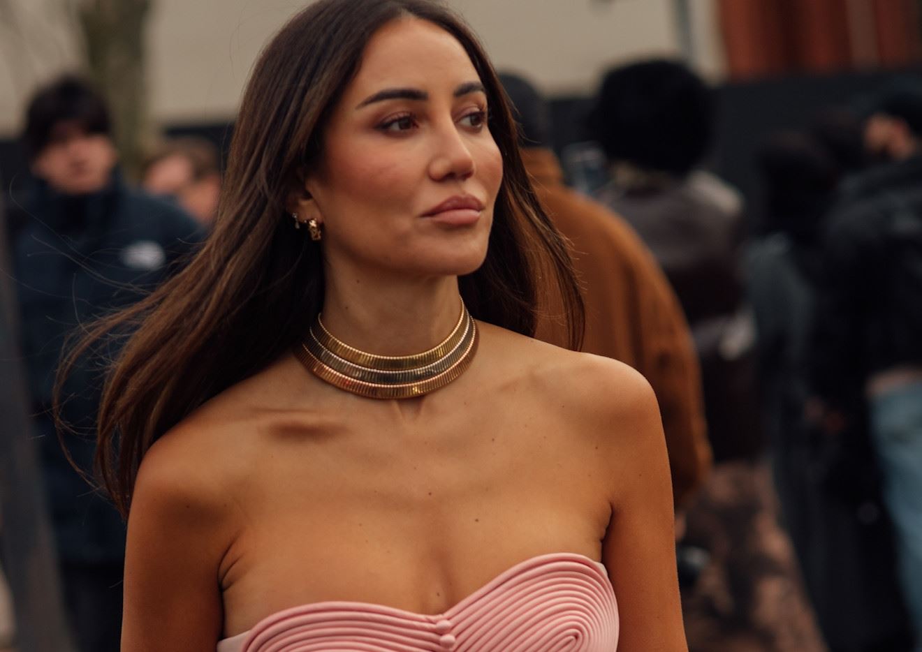 Το νέο φρουτώδες και λουλουδάτο άρωμα που επιλέγουν τώρα οι γυναίκες που μυρίζουν πάντα υπέροχα