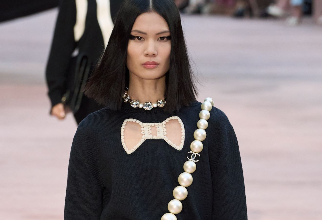 Πέρλες: Πώς να τις εντάξεις στο ντύσιμό σου με τα σωστά fashion items