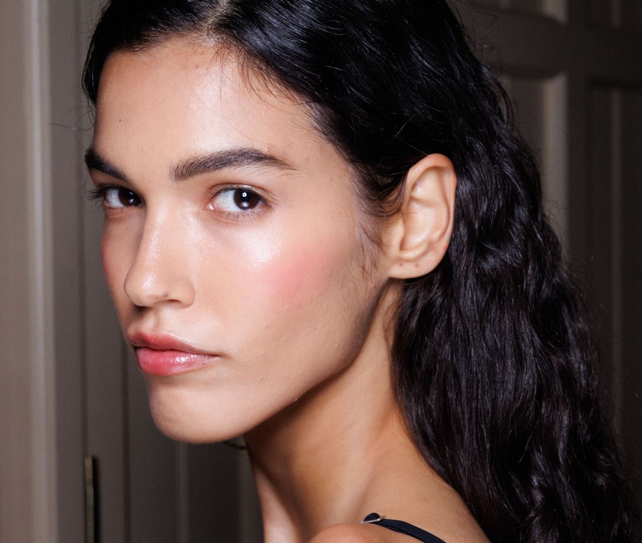 Skin Perfector: Αυτό το προϊόν μακιγιάζ χαρίζει ανάλαφρη κάλυψη και φυσική λάμψη