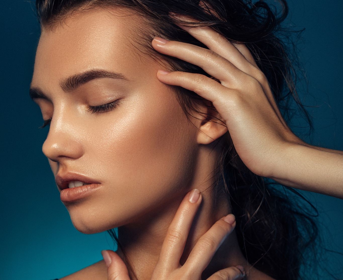 Αυτή η βραδινή συνήθεια προκαλεί μαύρους κύκλους και πρήξιμο στα μάτια