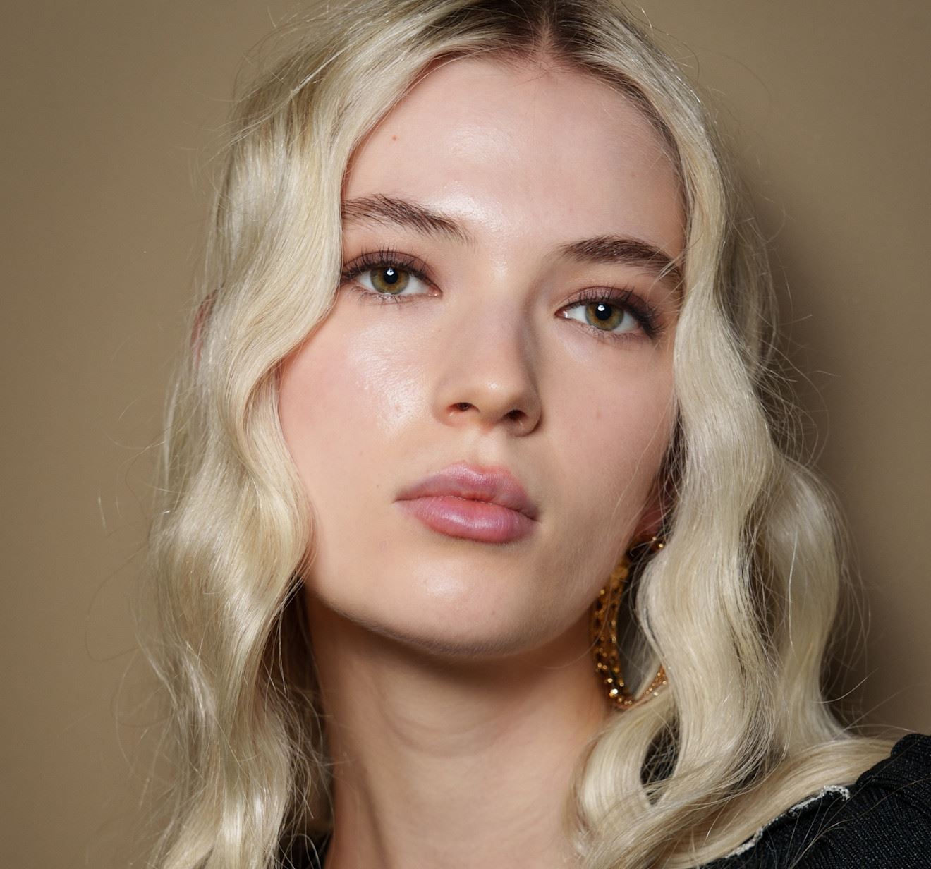 Boho Blonde: Το απόλυτο ξανθό χρώμα που δεν απαιτεί αρκετές επισκέψεις στο κομμωτήριο