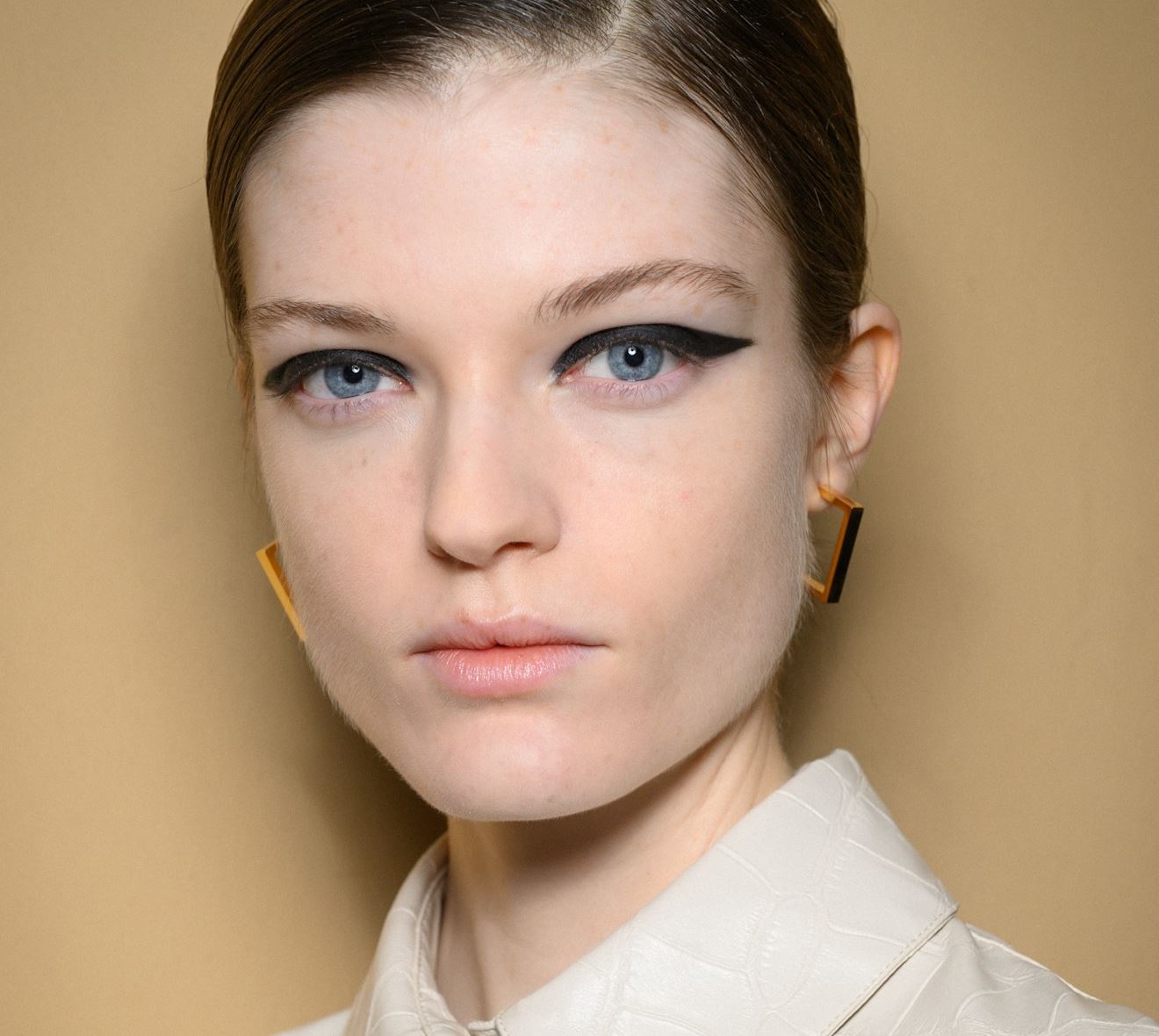 5 eyeliners που "δεν πάνε πουθενά" όσες ώρες και αν περάσουν