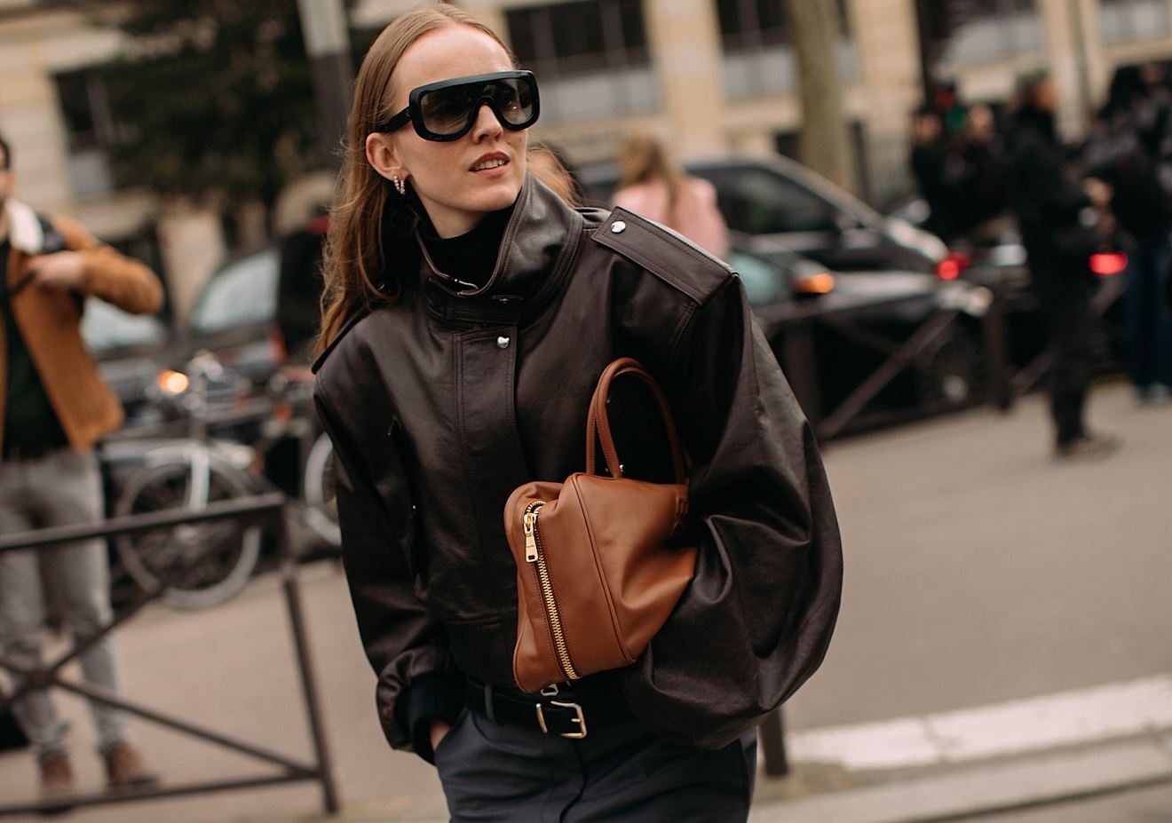 Αυτό το οικονομικό biker jacket είναι το διαχρονικό πανωφόρι που χρειάζεσαι στη συλλογή σου