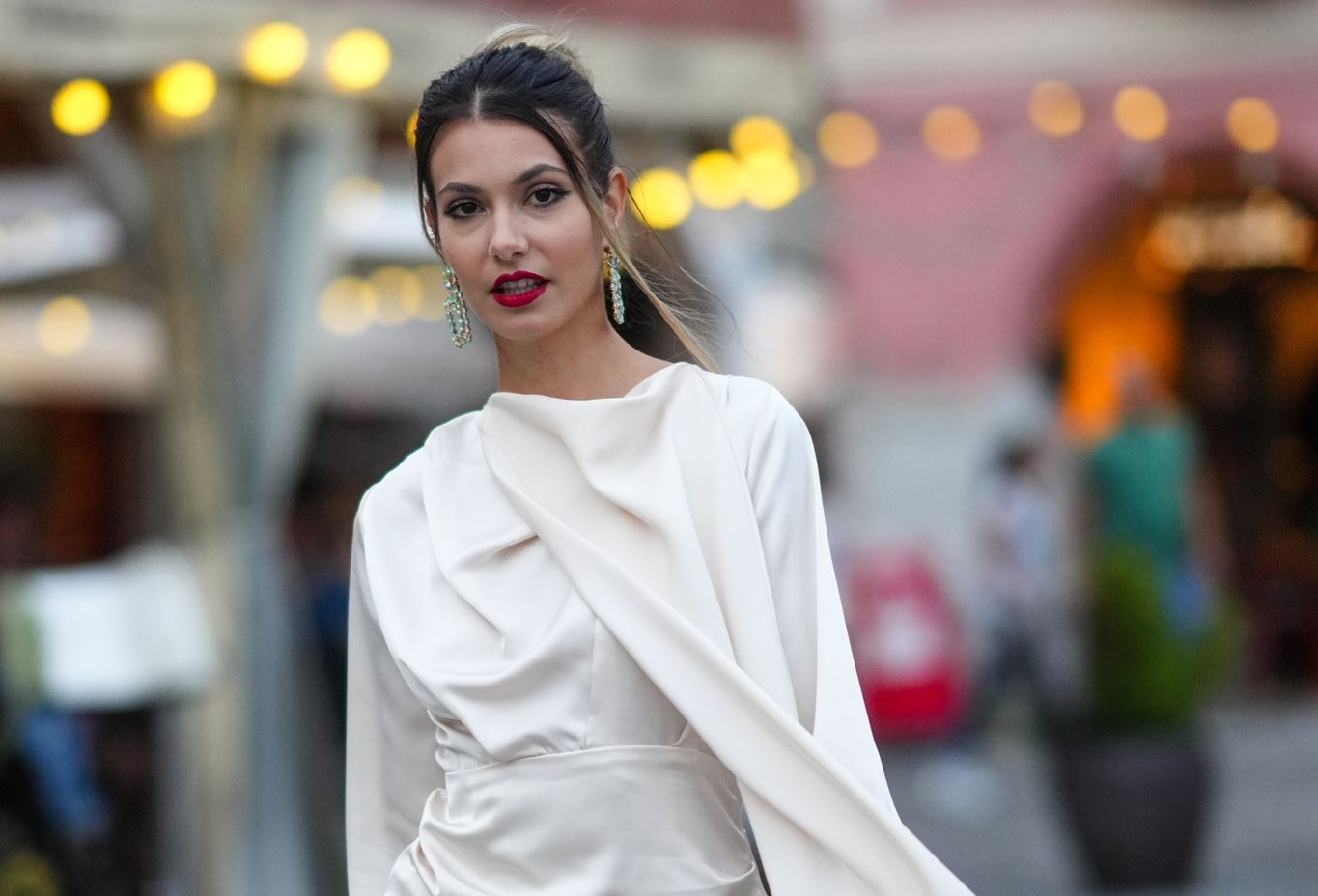 Κόκκινο χρώμα στα χείλη: 4 επιλογές για το πιο εντυπωσιακό αποτέλεσμα στις γιορτές