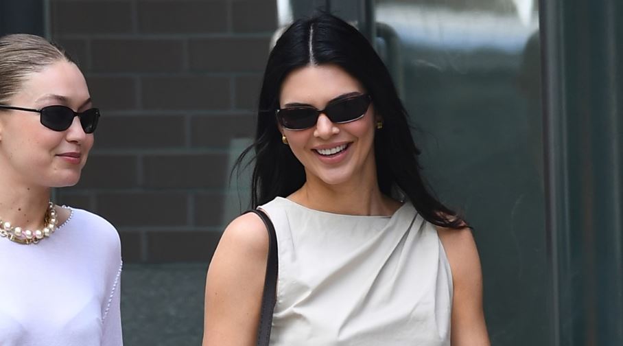 Η Kendall Jenner φόρεσε το top από MANGO που θα κυριαρχήσει στα καλοκαιρινά σου looks