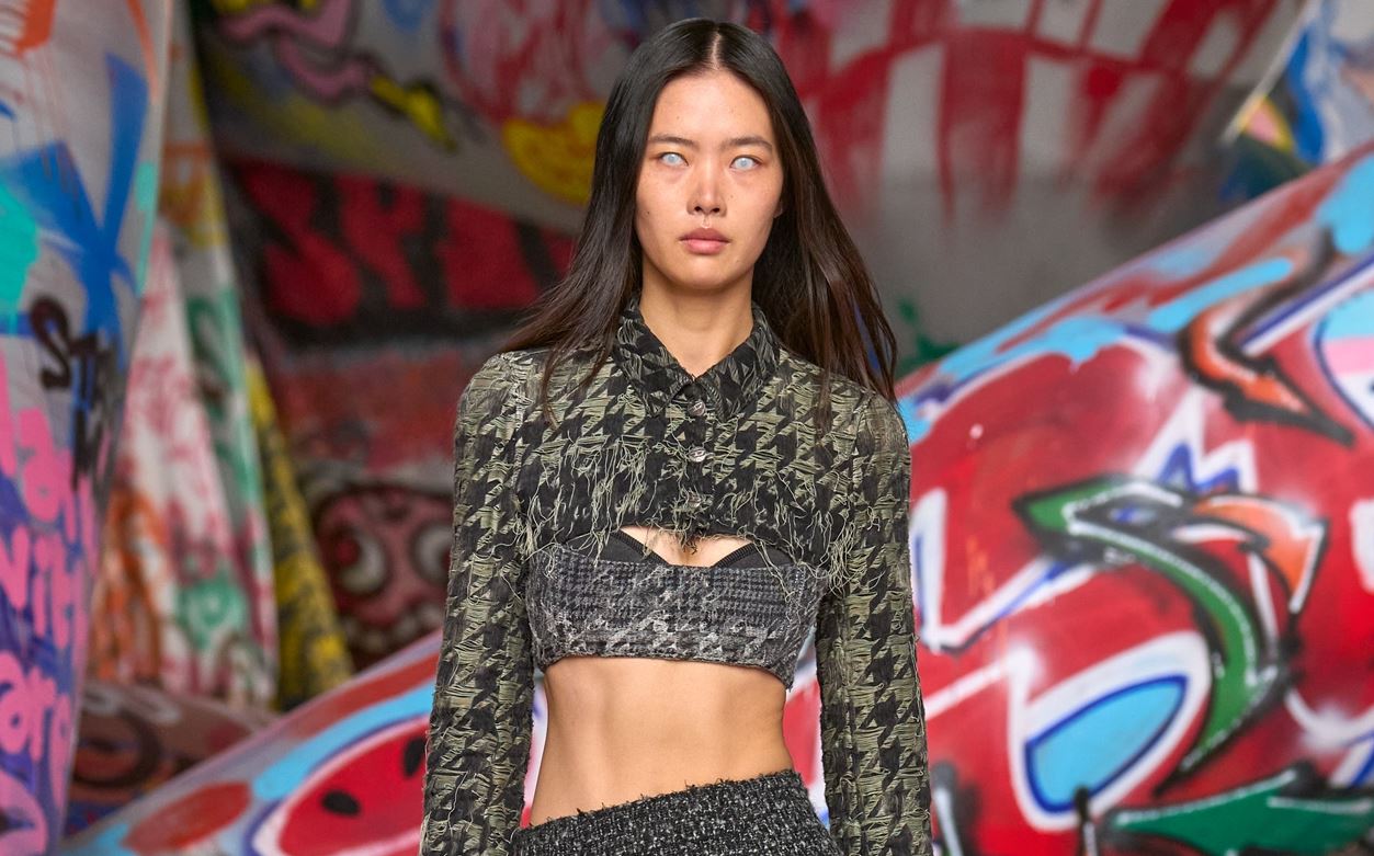 Diesel FW25: Μία συλλογή σκέτη έκρηξη pop στοιχείων και street style
