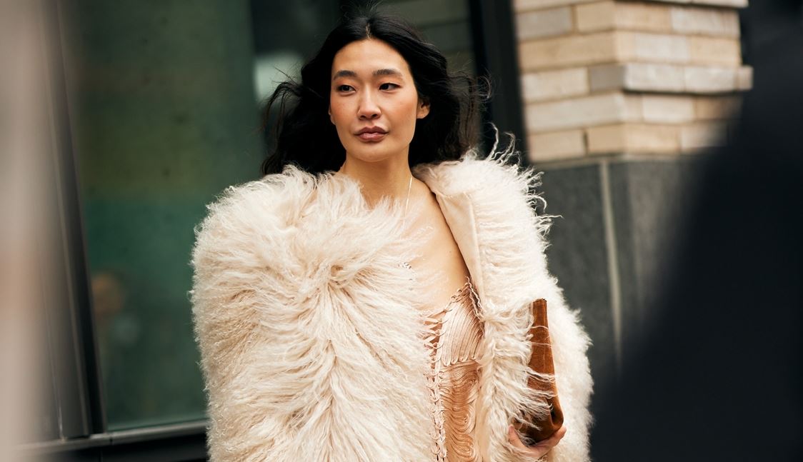 Αυτά τα 3 κομμάτια φορούν τώρα τα πιο stylish girls της Νέας Υόρκης