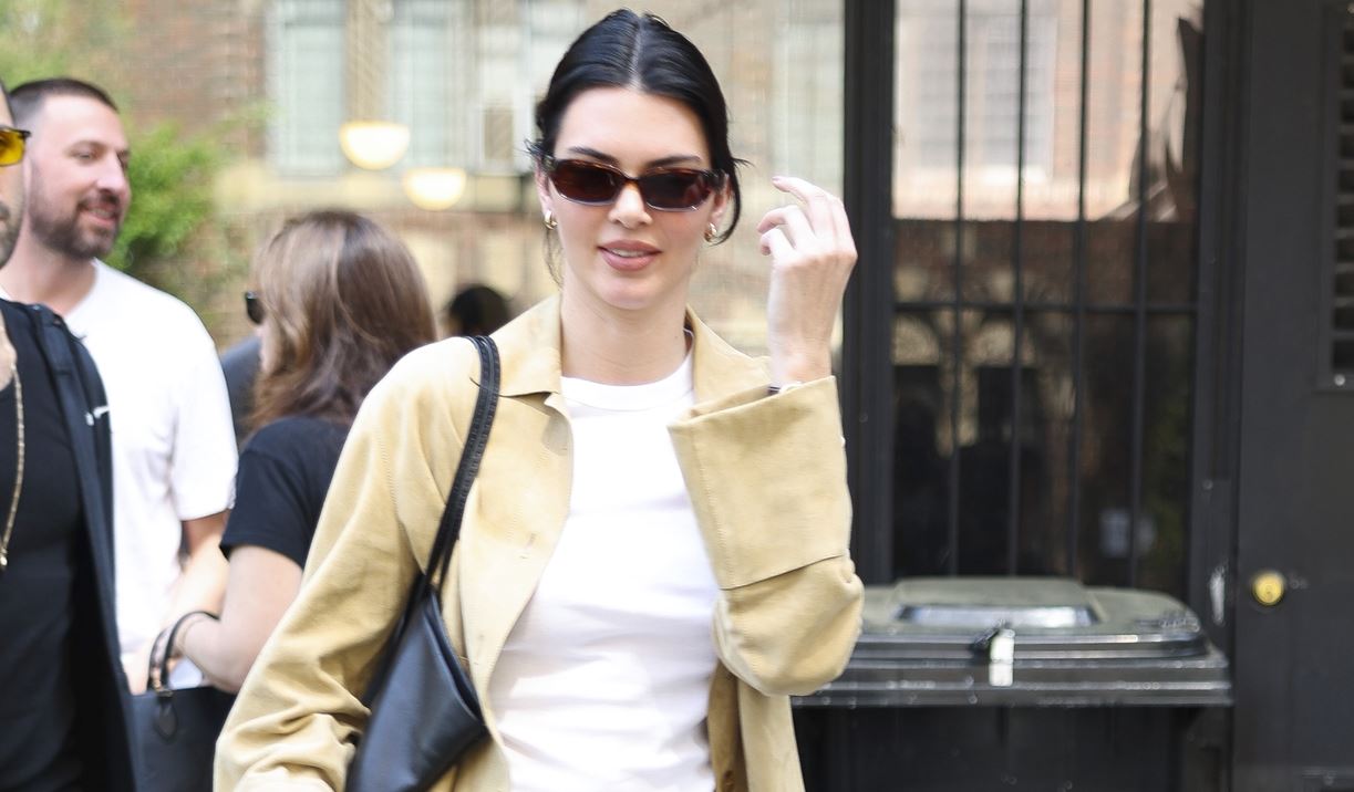 Pony hair flats: Εσύ θα δοκίμαζες τα παπούτσια της Kendall Jenner, το νέο "κόλλημα" της fashion κοινότητας;