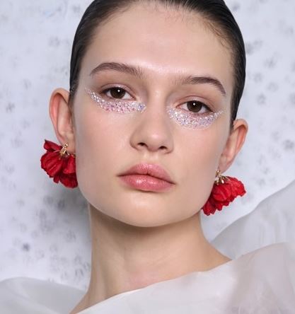 Κόλλα το! Αυτά τα eye patches είναι οι νέες μας beauty εμμονές