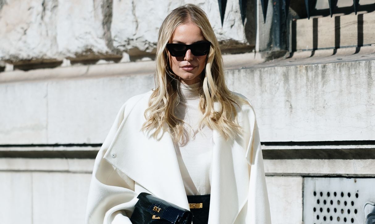 Λευκό παλτό: 6 chic looks για να το αναδείξεις αυτό τον χειμώνα
