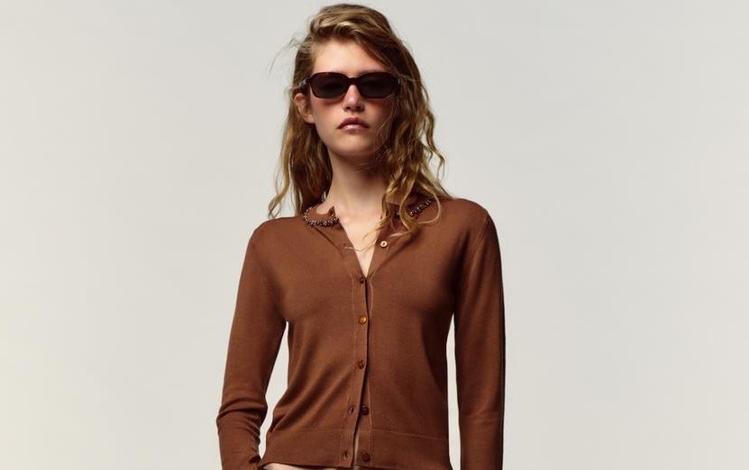 Αυτή η "ακριβή" ζακέτα από ZARA κοστίζει κάτω από 20 ευρώ