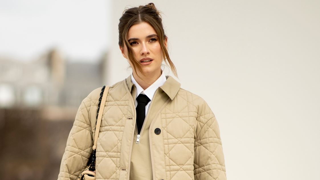 Το ελαφρύ μπουφάν από ZARA που λατρεύουν οι Σκανδιναβές κοστίζει 30 ευρώ