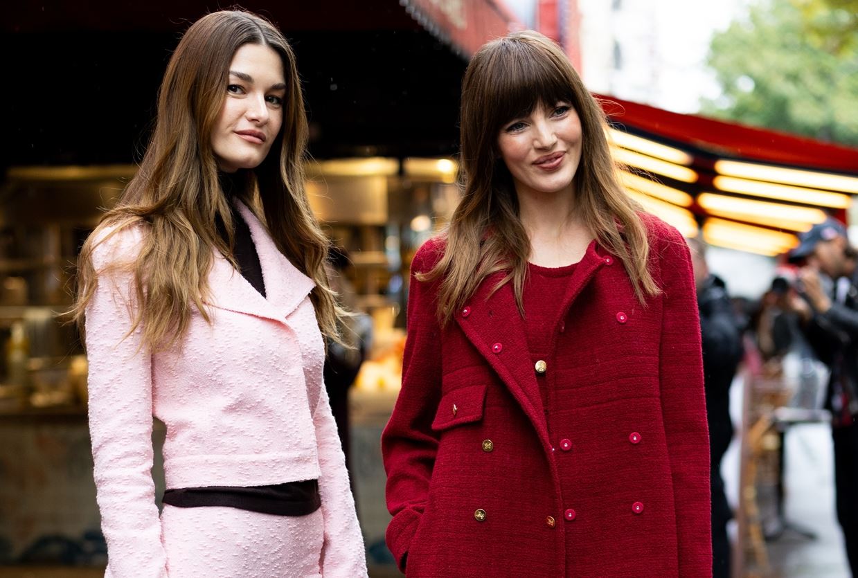 Ξέχνα το κόκκινο: Αυτή η απρόσμενη απόχρωση θα "απογειώσει" τα festive λουκ σου