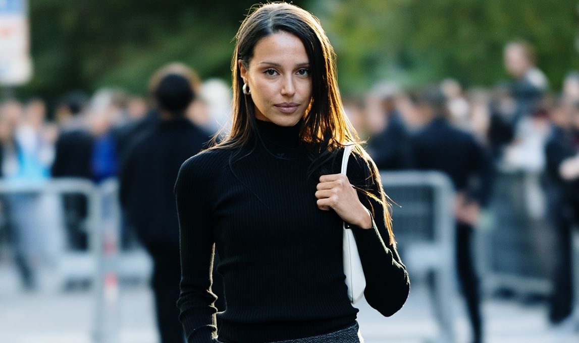 Αυτά είναι τα πουλόβερ που έχουν στην ντουλάπα τους οι πιο stylish Γαλλίδες