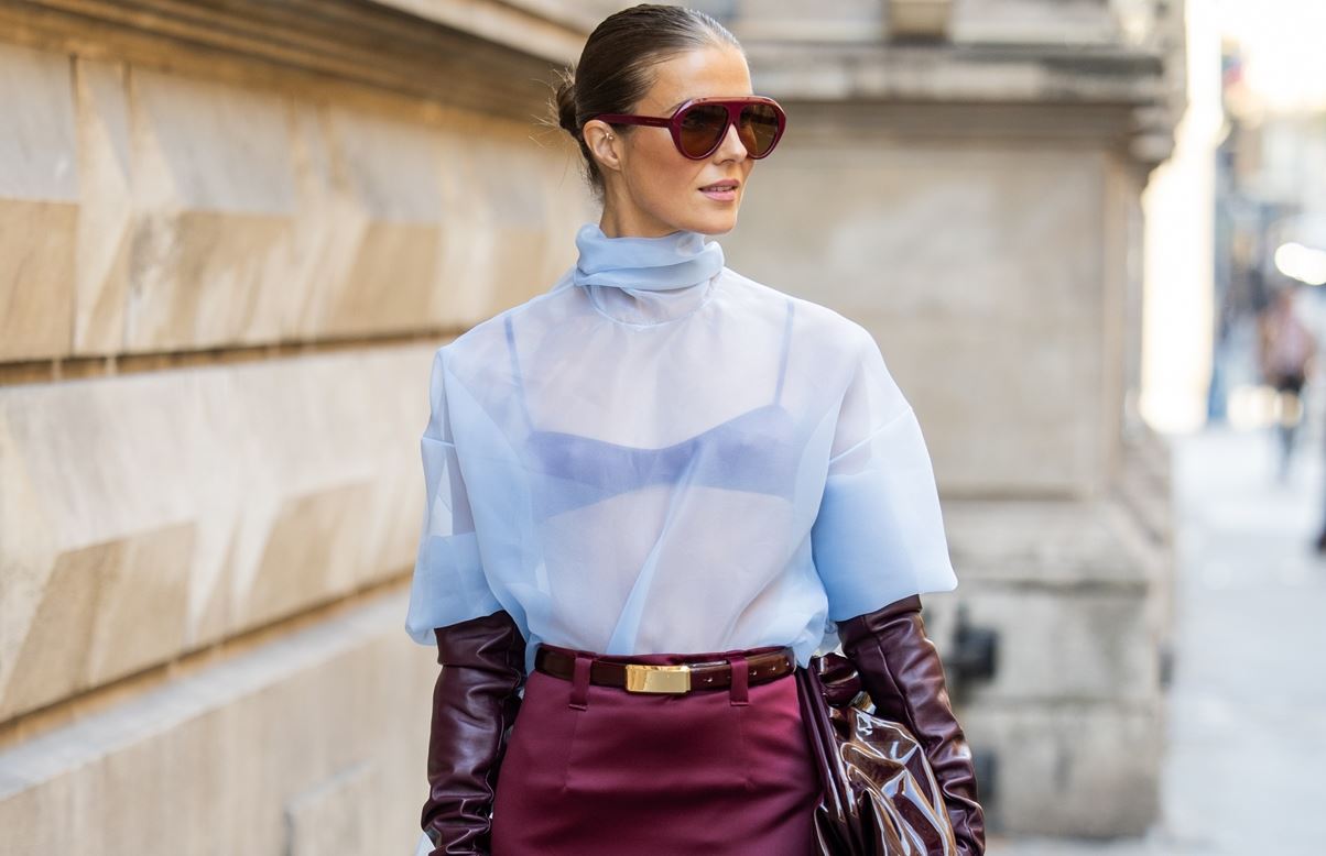 Μπλε & Μπορντό: 3 stylish λουκ για να δοκιμάσεις τον κομψό χρωματικό συνδυασμό