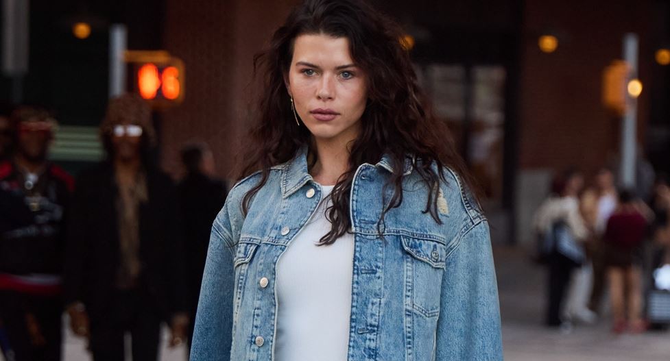 Denim jacket: Πώς θα φορέσουμε το διαχρονικό πανωφόρι την άνοιξη