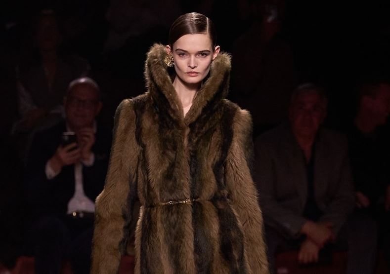 Dress to impress: 3+1 γούνες που θα φορεθούν αυτό τον χειμώνα