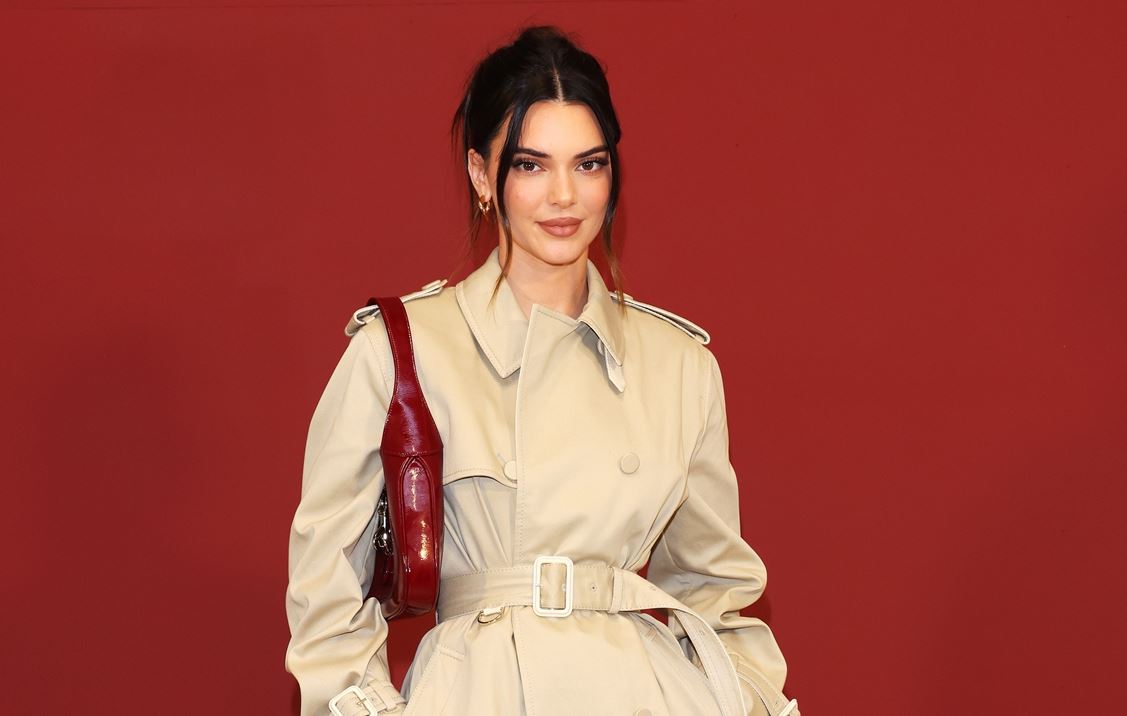 Get inspo: Αυτό είναι το must have πανωφόρι που δεν αποχωρίζονται οι celebrities