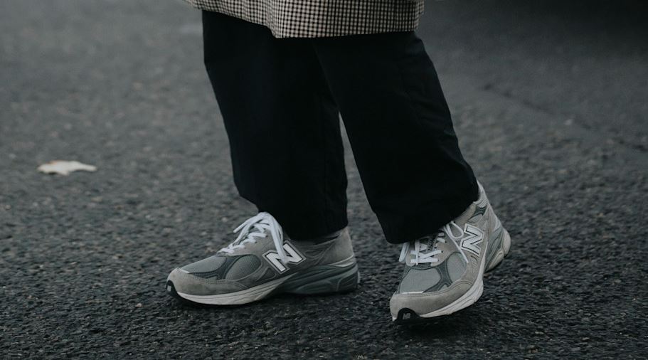 Αυτά τα 12 sneakers θα απογειώσουν όλα τα καθημερινά σου look