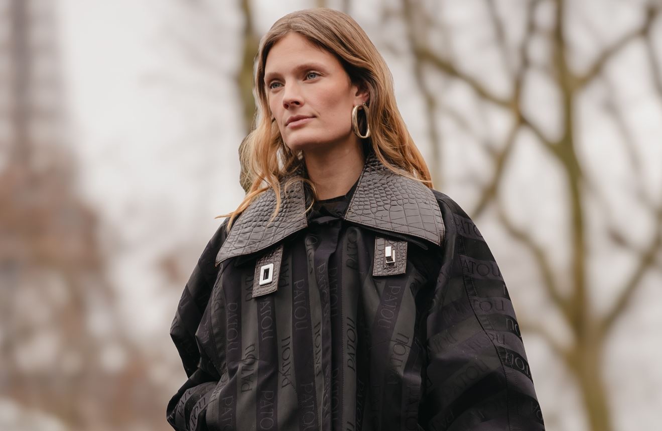 Οι κροκό μπότες από MANGO που θα κάνουν όλα τα λουκ σου να μοιάζουν πολυτελή