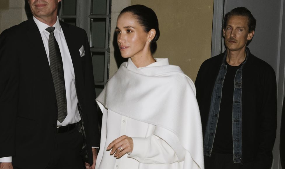 Meghan Markle: Αντίγραψε το parisian look της με αυτή την κομψή κάπα από ZARA