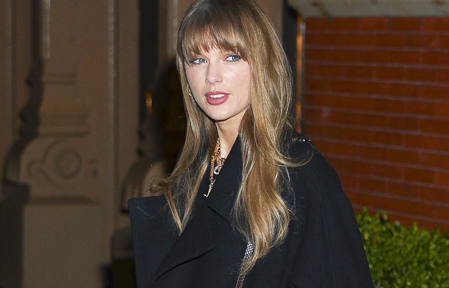 Οι δερμάτινες μπότες της Taylor Swift είναι η απόλυτη τάση της σεζόν