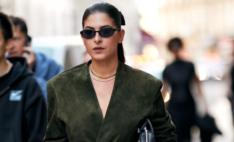 Βαρέθηκες να βλέπεις παντού καφέ; Αυτό το χρώμα θα ανανεώσει τα λουκ του χειμώνα