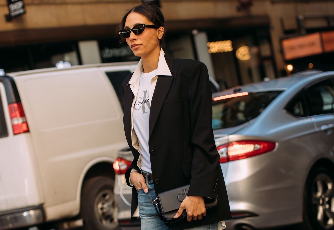 Γι' αυτό το τζιν μιλούν όλα τα stylish girls σε Instagram και TikTok