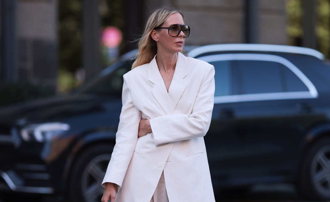 Ghost Blonde: Το πιο ανάλαφρο και φυσικό ξανθό χρώμα για το καλοκαίρι