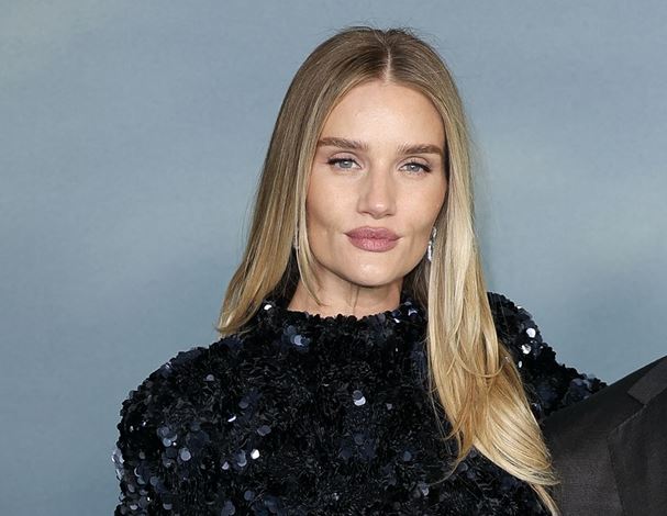 Rosie Huntington-Whiteley: Έκανε την πιο stylish εμφάνιση με δερμάτινο παντελόνι