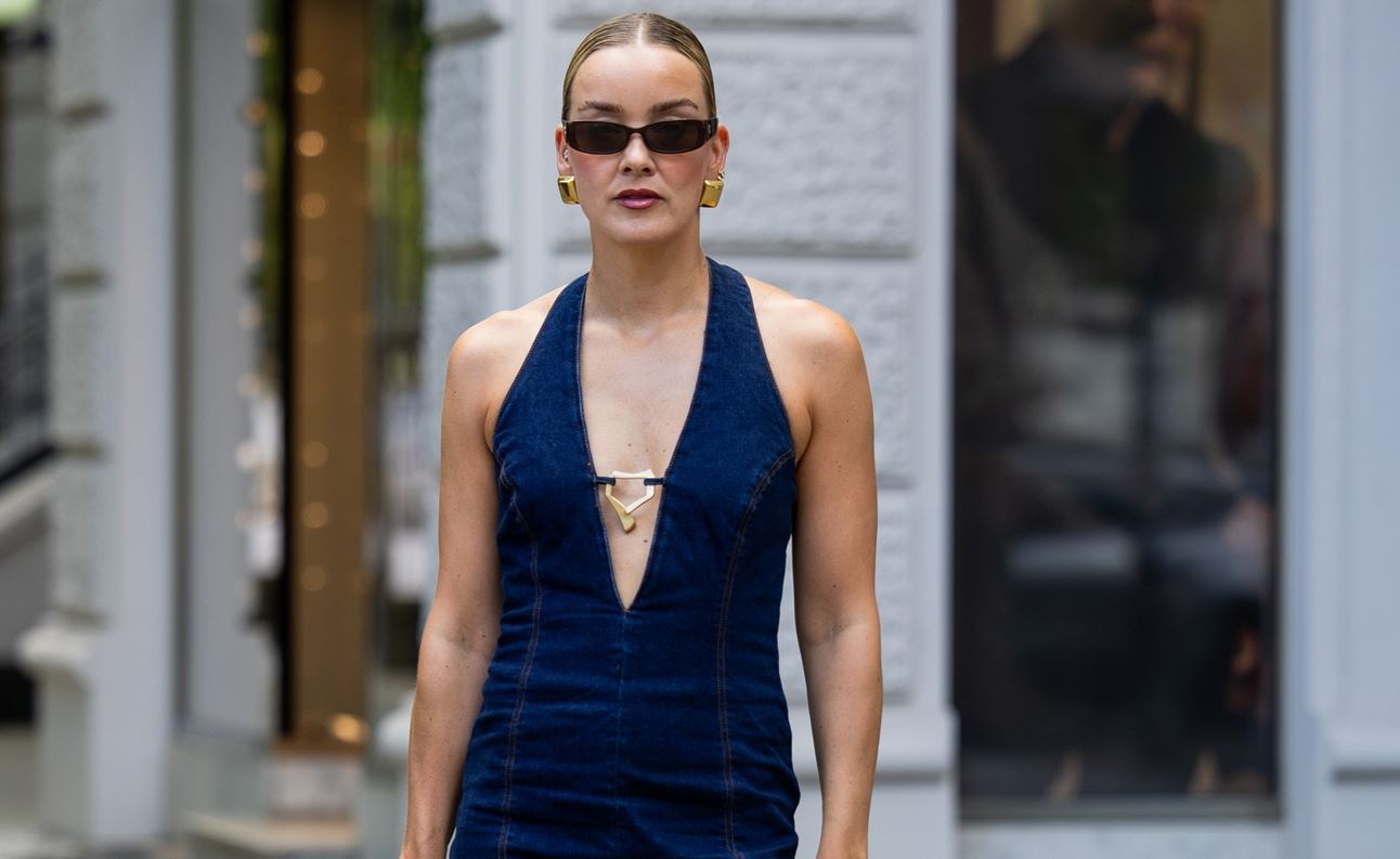 Η ολόσωμη denim φόρμα από MANGO που θα ερωτευτείς με την πρώτη ματιά