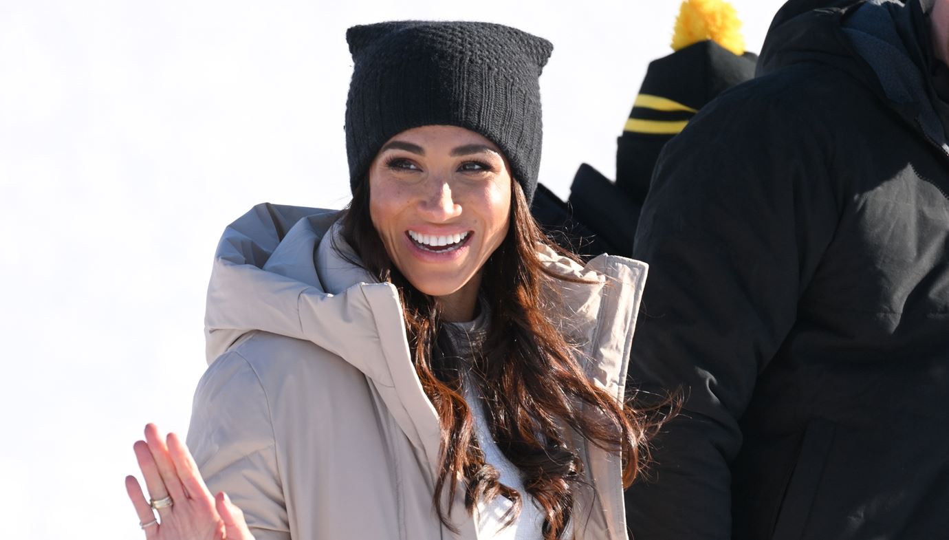 Η Meghan Markle με την οικονομική τσάντα ταξιδιού που έχεις κι εσύ στην ντουλάπα σου