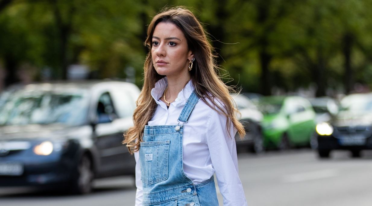 Η εμμονή των 90s: 9 denim σαλοπέτες για ασυναγώνιστα cool εμφανίσεις