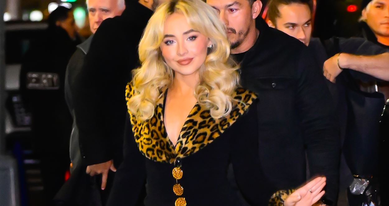 Sabrina Carpenter: Το "τρικ" της για να είναι stylish και άνετη τον χειμώνα