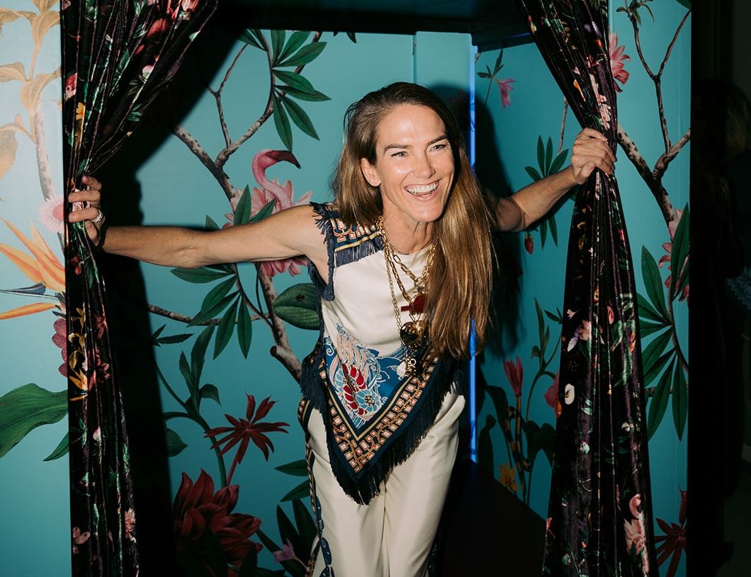 Luisa World x La DoubleJ: Δύο ημέρες βυθισμένες στο χρώμα, την ενέργεια και τη φιλοσοφία της JJ Martin